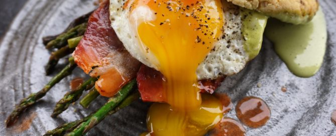 Crispy Bacon and Asparagus Breakfast Sammies